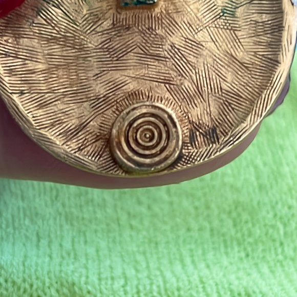 Ancient Gold Lioness Vintage Earrings - Picture 5 of 5